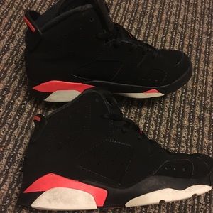 Boy Retro 6 Jordans Black/Bright Crimson